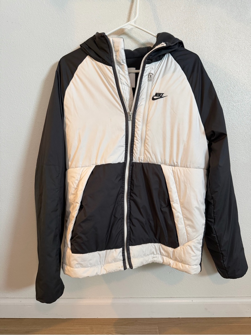 Nike Mens Black and White Hooded Colorblock Puffer Jacket
